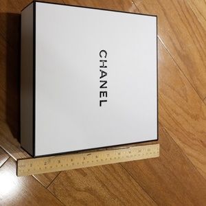 Empty Chanel box (original)